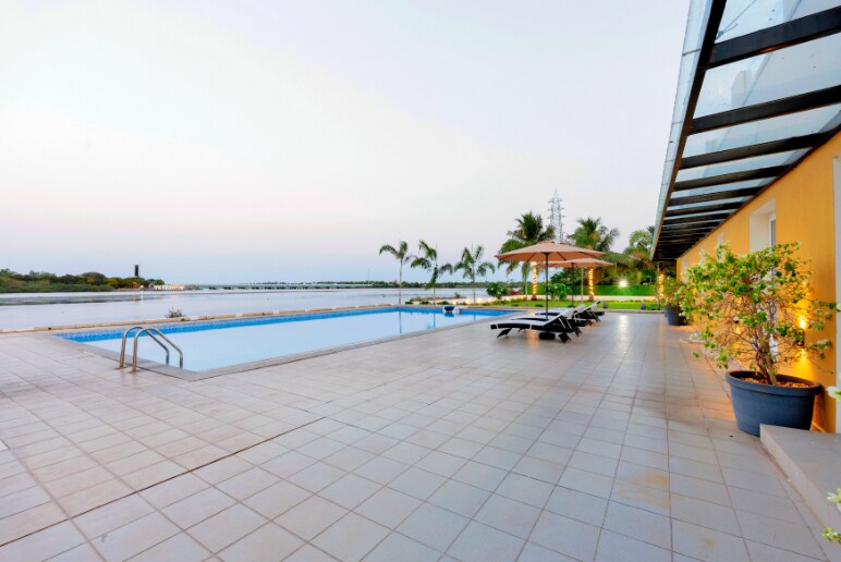Lynwood Villa, Padur
